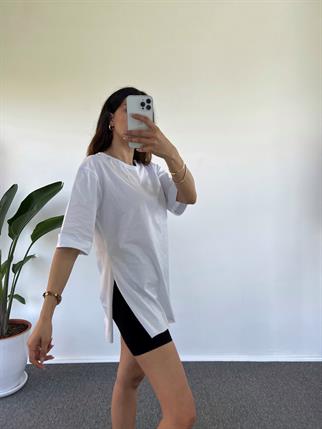 Beyaz Yırtmaçlı Oversize Tshirt 