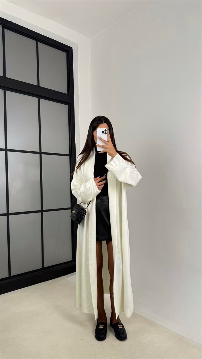 Beyaz Uzun Premium Triko Hırka GAUS-00116