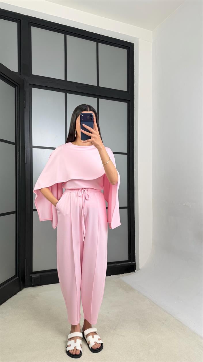 Pembe Pelerin Detaylı Bluz Beli Lastikli Pantolon İkili Tasarım Modal Takım GAUS-01499