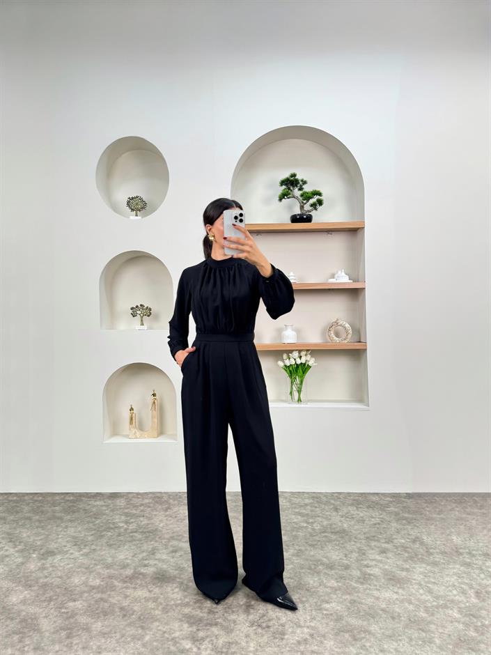 Lola Siyah Krep Kumaş Yarım Balıkçı Yaka Tulum