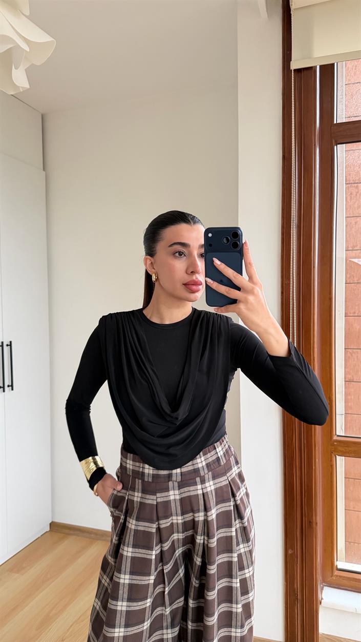 Siyah Vatkalı Drapeli Bluz GAUS-00841