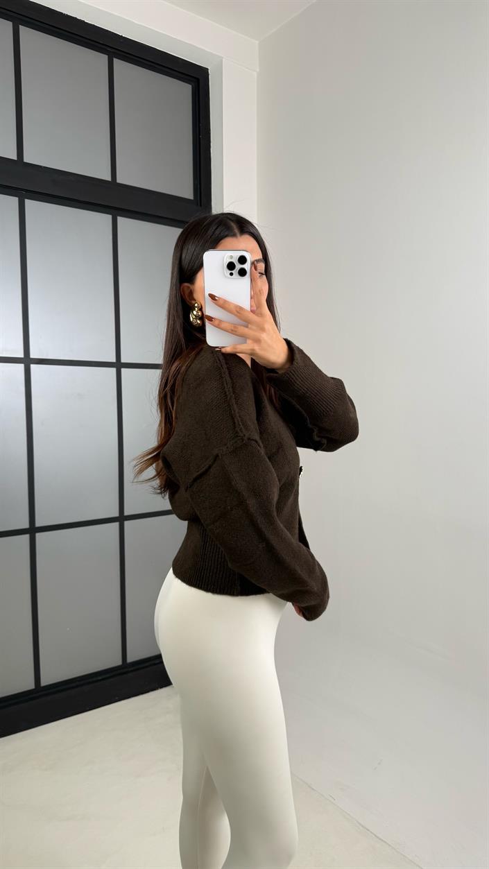 Acı Kahve Gold Düğmeli Ters Dikiş Detaylı Triko Hırka GAUS-00161