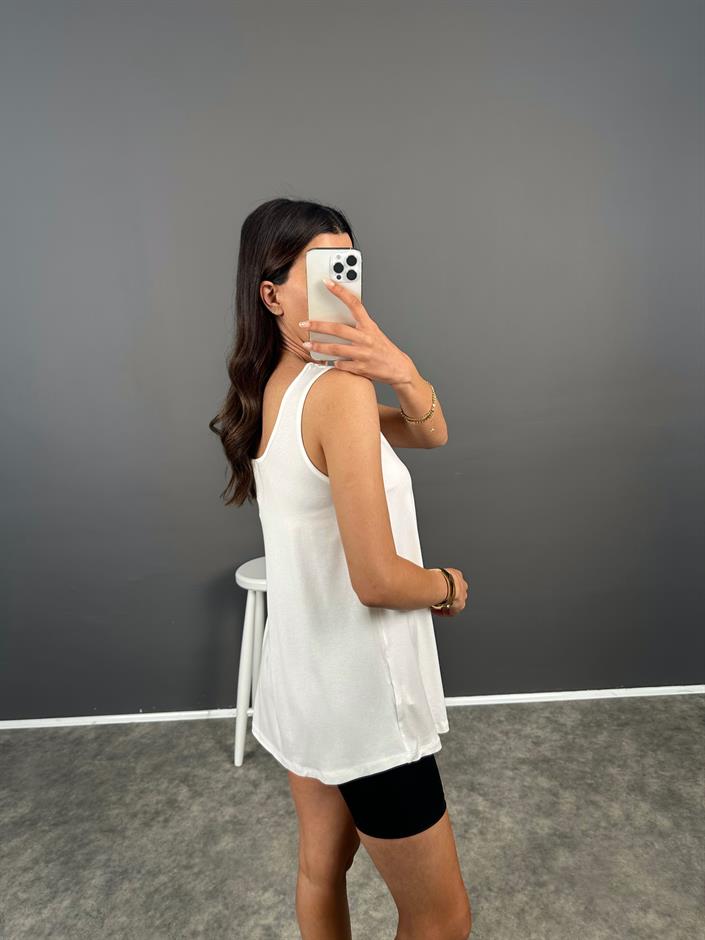 Beyaz U Yaka Salaş Sıfır Kol Tshirt