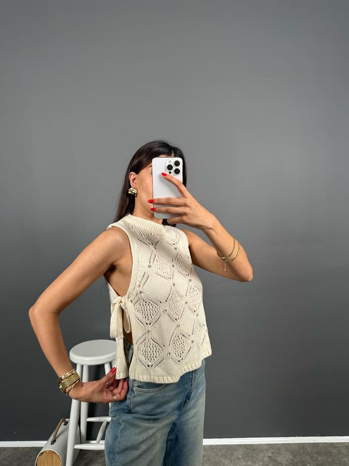 ZR Model Ekru Yandan Bağlamalı Taşlı Örme Triko Sıfır Kol Bluz 