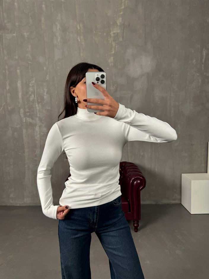 Javed Beyaz Yarım Balıkçı Yaka Oys Bluz