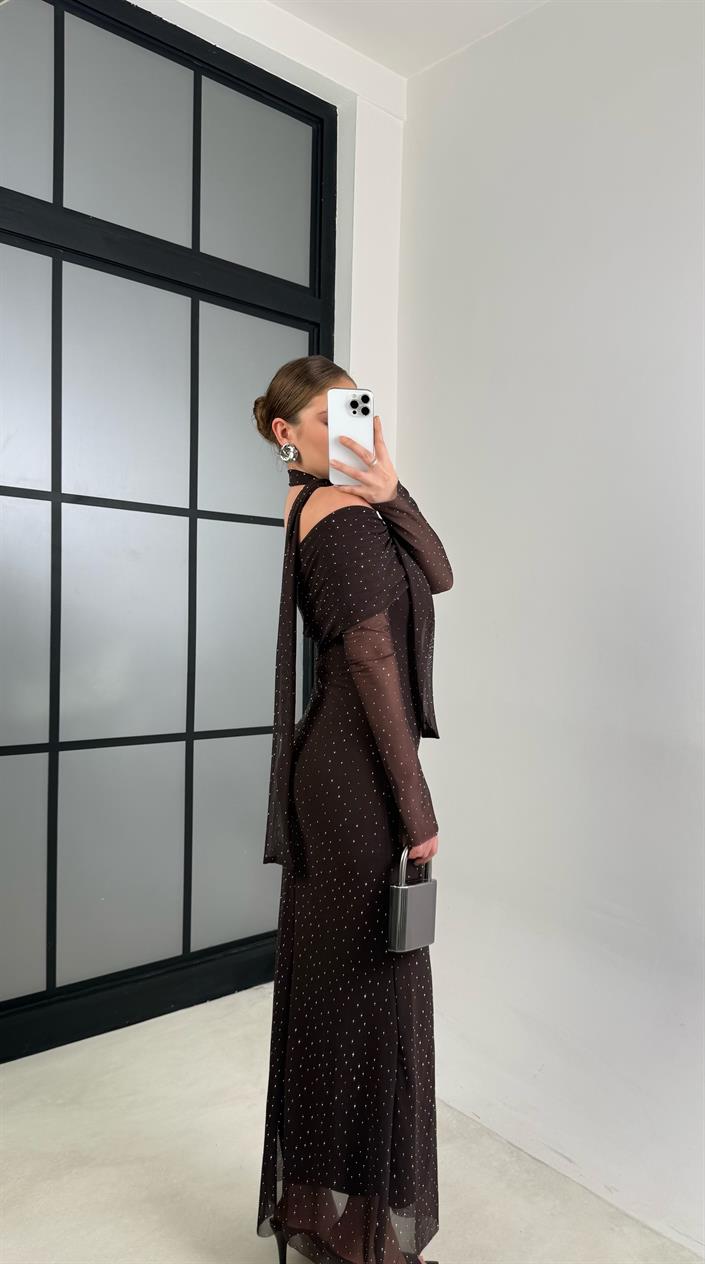 Acı Kahve Madonna Yaka Taşlı Fularlı Tasarım Elbise GAUS-00716