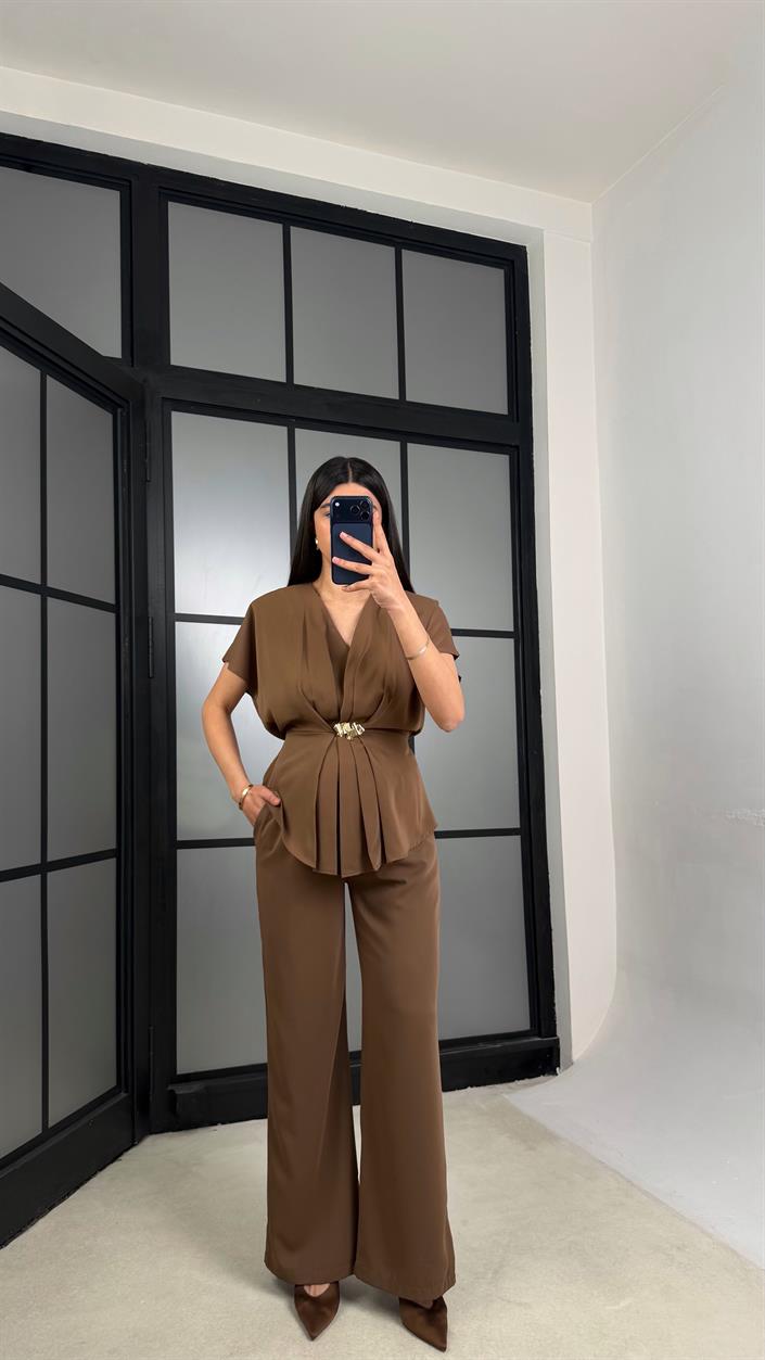 Kahve Gold Toka Detaylı Vatkalı Bluz Beli Lastikli Pantolon İkili Takım GAUS-01344