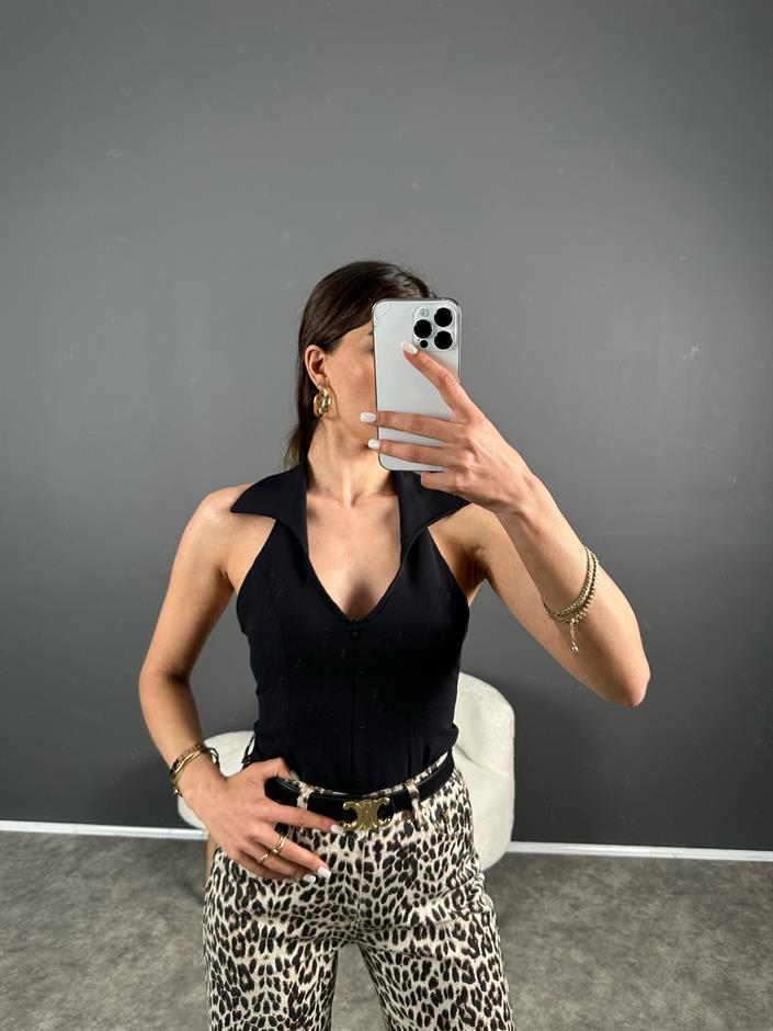 Siyah Gömlek Yaka Sırt Dekolteli Bluz 