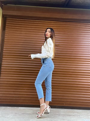 Cep Detaylı Kesik Paça Jean 