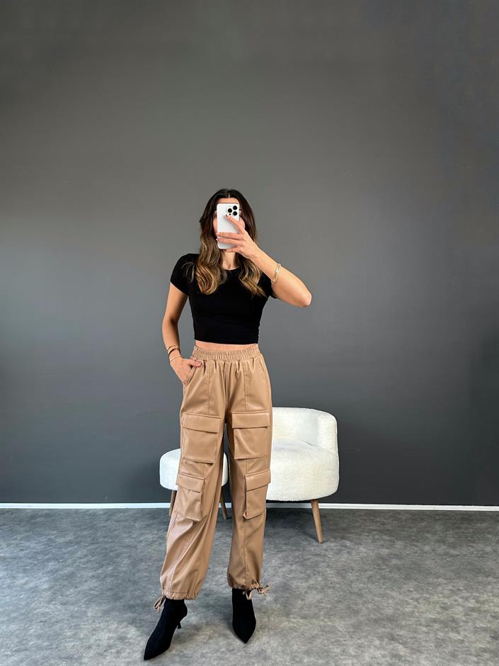 Sütlü Kahve Kargo Cepli Deri Pantolon