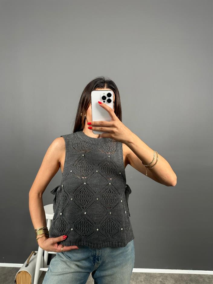 ZR Model Koyu Gri Yandan Bağlamalı Taşlı Örme Triko Sıfır Kol Bluz 