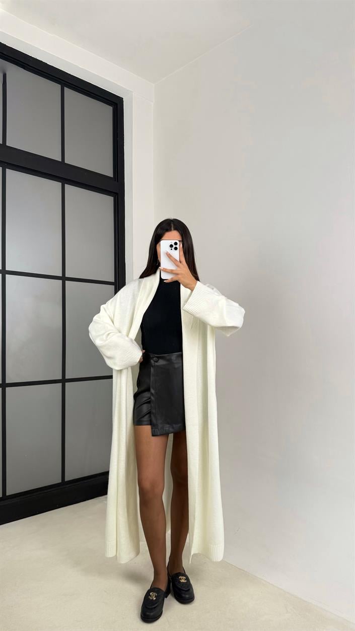 Beyaz Uzun Premium Triko Hırka GAUS-00116