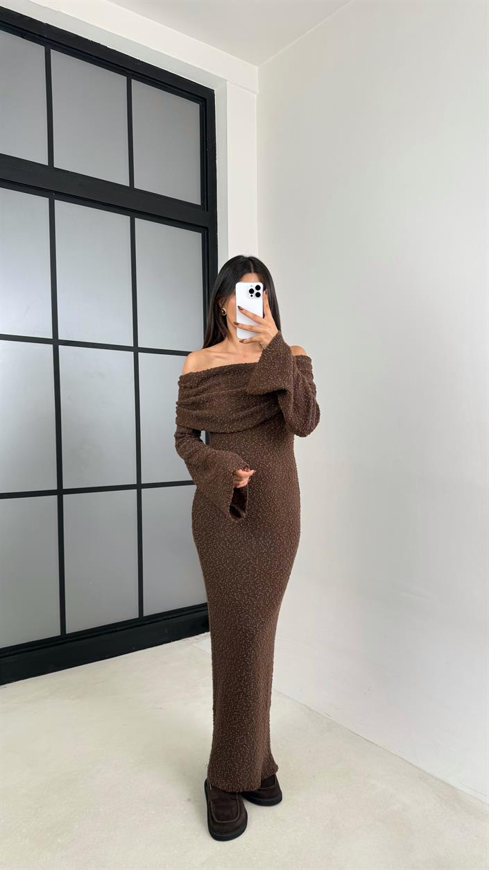 Kahve Madonna Yaka Tasarım Uzun Triko Elbise GAUS-00126