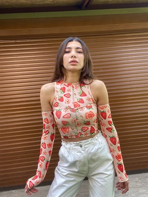 Çilek Desenli Kol Detaylı Crop Bluz