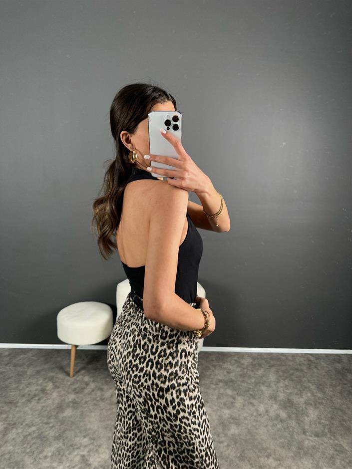 Siyah Gömlek Yaka Sırt Dekolteli Bluz 