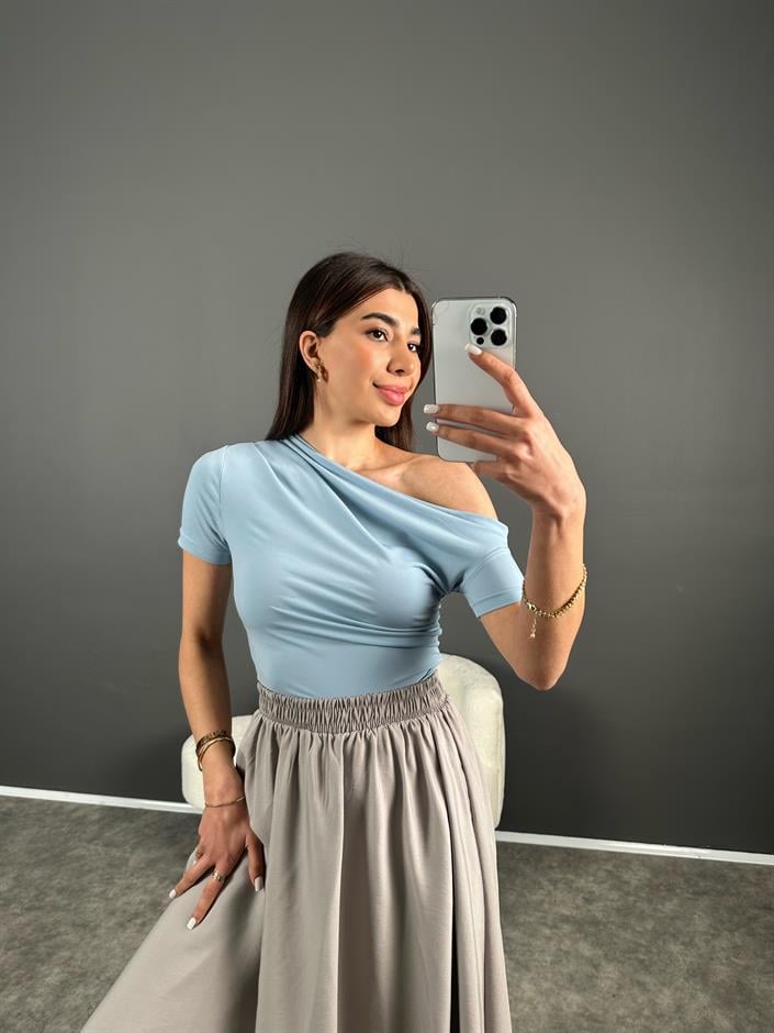 Mavi Degaje Omuz Düşük Bluz