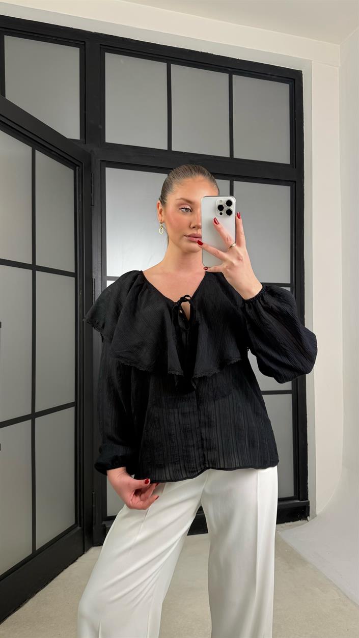 Siyah Bebe Yaka Volanlı Bluz GAUS-01274