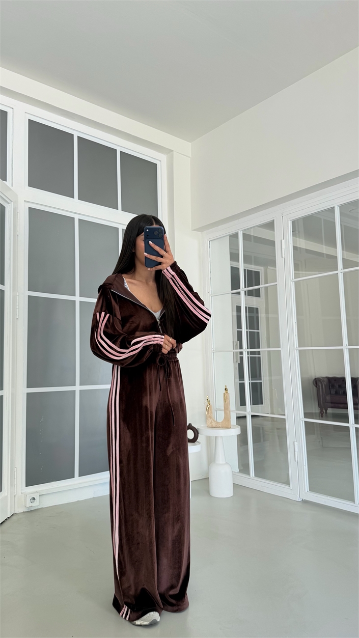 Kahve Şerit Detaylı Hırka Beli Lastikli Pantolon İkili Kadife Takım GAUS-02197