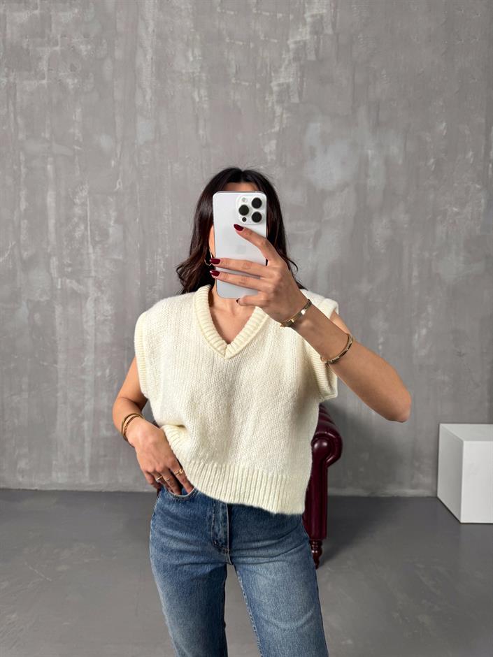 Bogi Ekru V Yaka Süveter