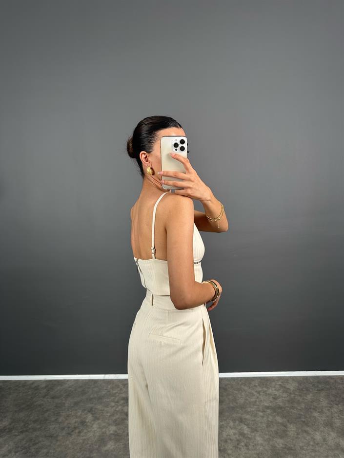 Askılı Krem Zımbalı Crop Bluz