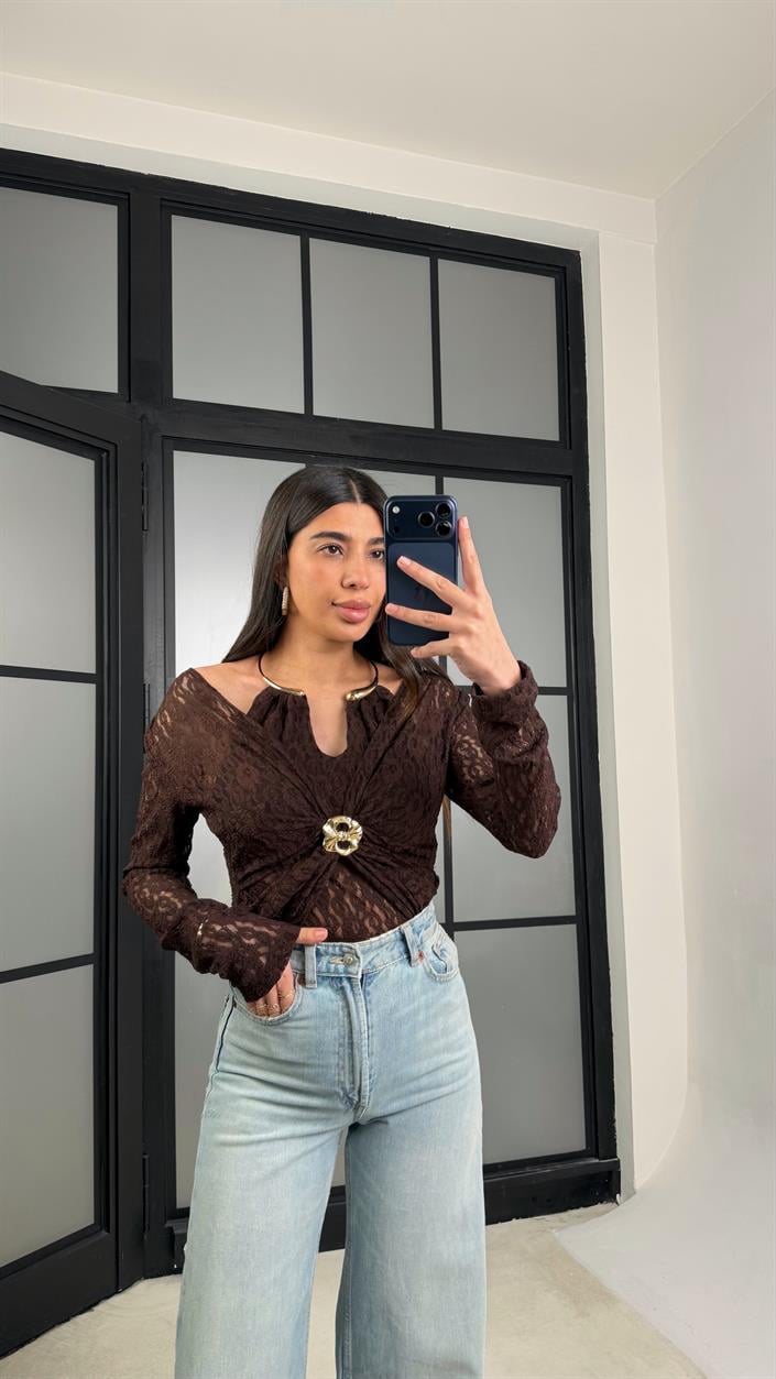 Kahve Kolye Detaylı Dantelli Bluz GAUS-01293