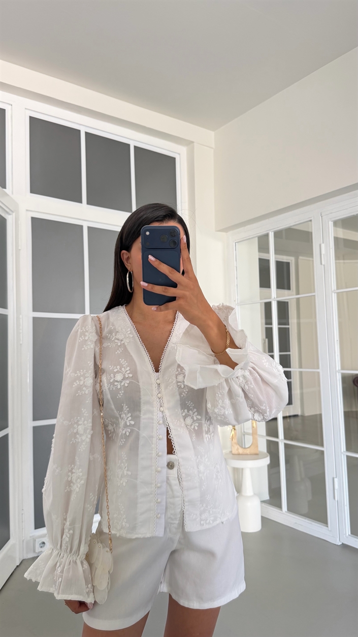 Beyaz Nakışlı Balon Kol Premium Gömlek GAUS-01773