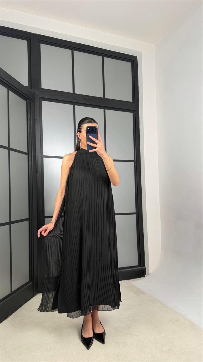 Siyah Boyundan Bağlamalı Astarlı Pileli Tasarım Elbise GAUS-01363