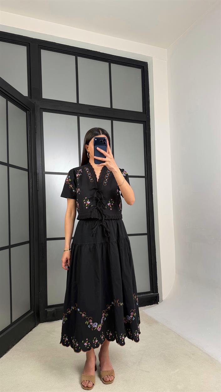 Siyah Nakışlı Bluz Beli Lastikli Etek Yıkamalı Keten Takım GAUS-01365