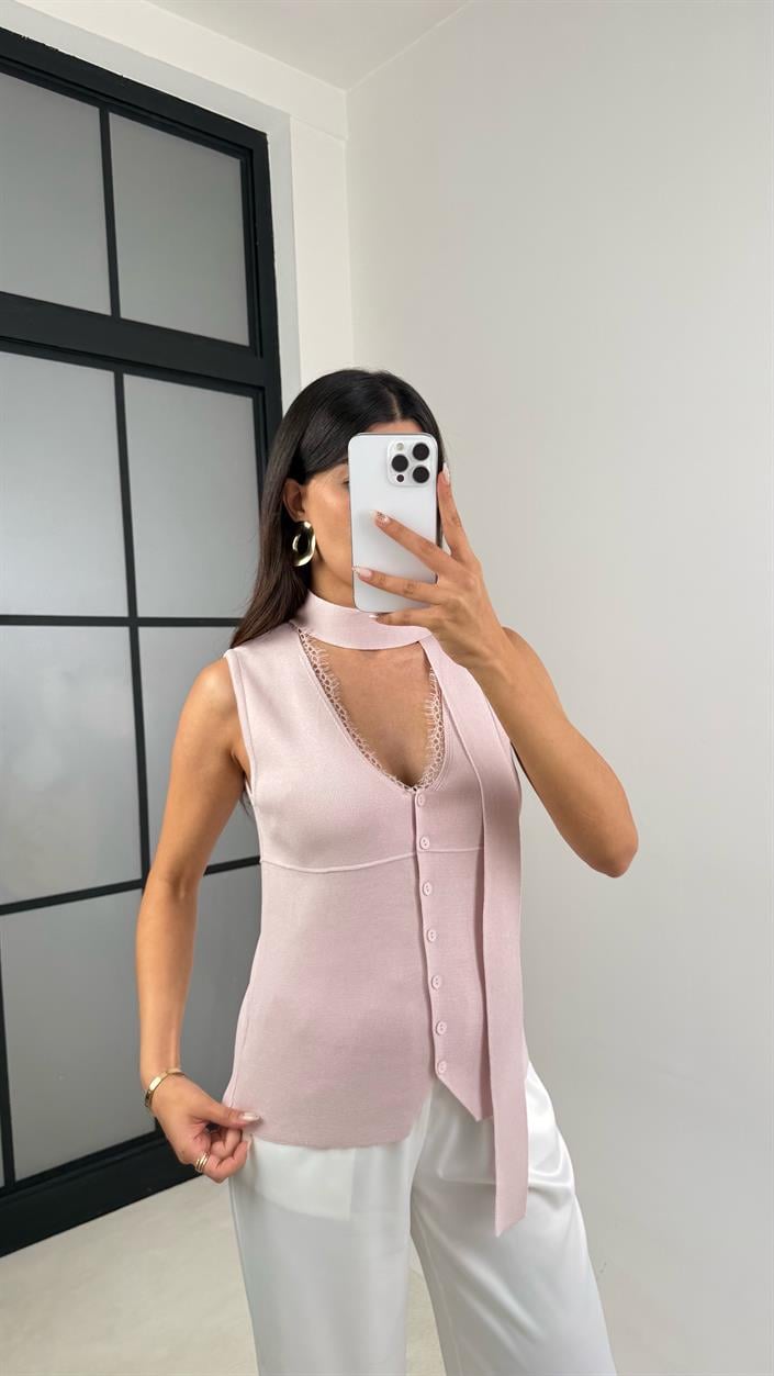 Pembe Boyun Bağlama Detaylı Düğmeli Dantel Yakalı Triko Bluz GAUS-00100