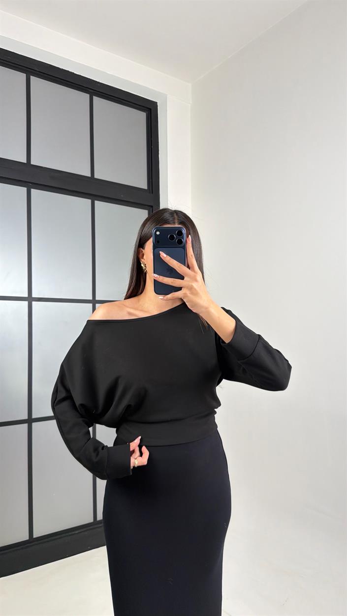 Siyah Kayık Yaka Modal Kumaş Bluz GAUS-00795