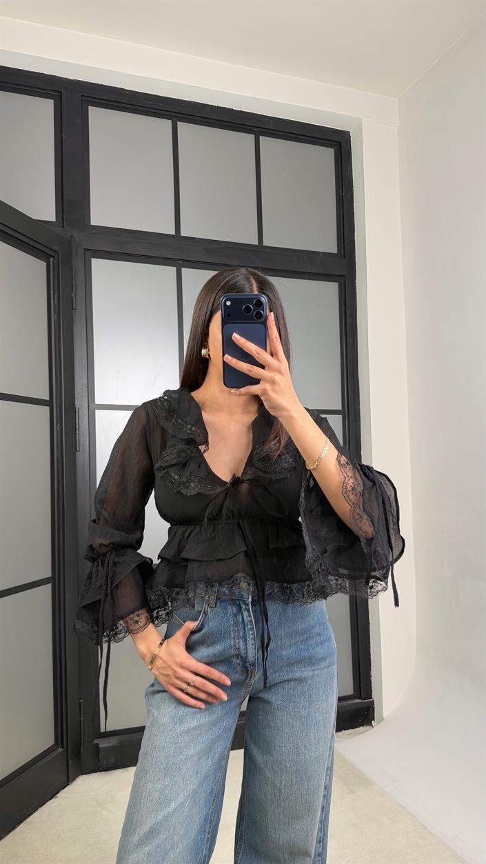 Siyah Fırfır Detaylı Transparan Bluz GAUS-01343