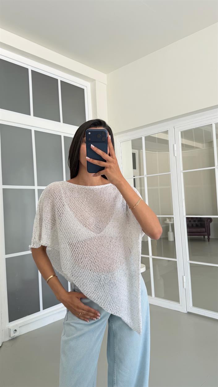 Beyaz Pullu Asimetrik Yaka Triko Bluz GAUS-01700