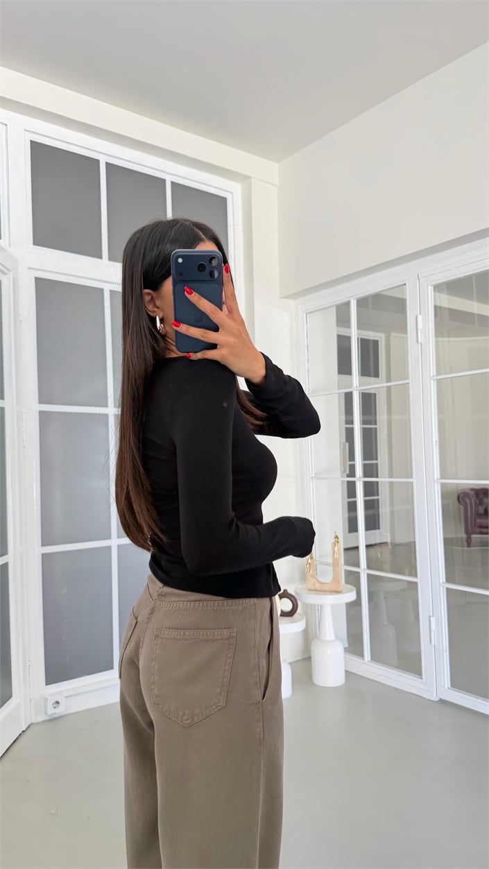 Siyah Çıtçıt Düğmeli Bluz GAUS-01900