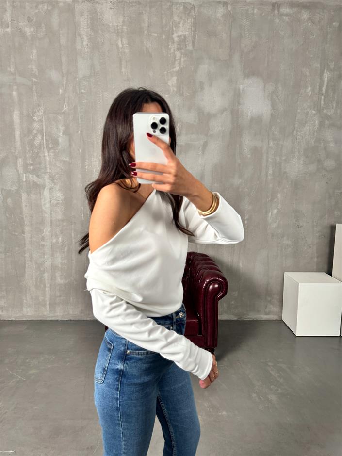 Fina Beyaz Omuz Detaylı Degajeli Bluz