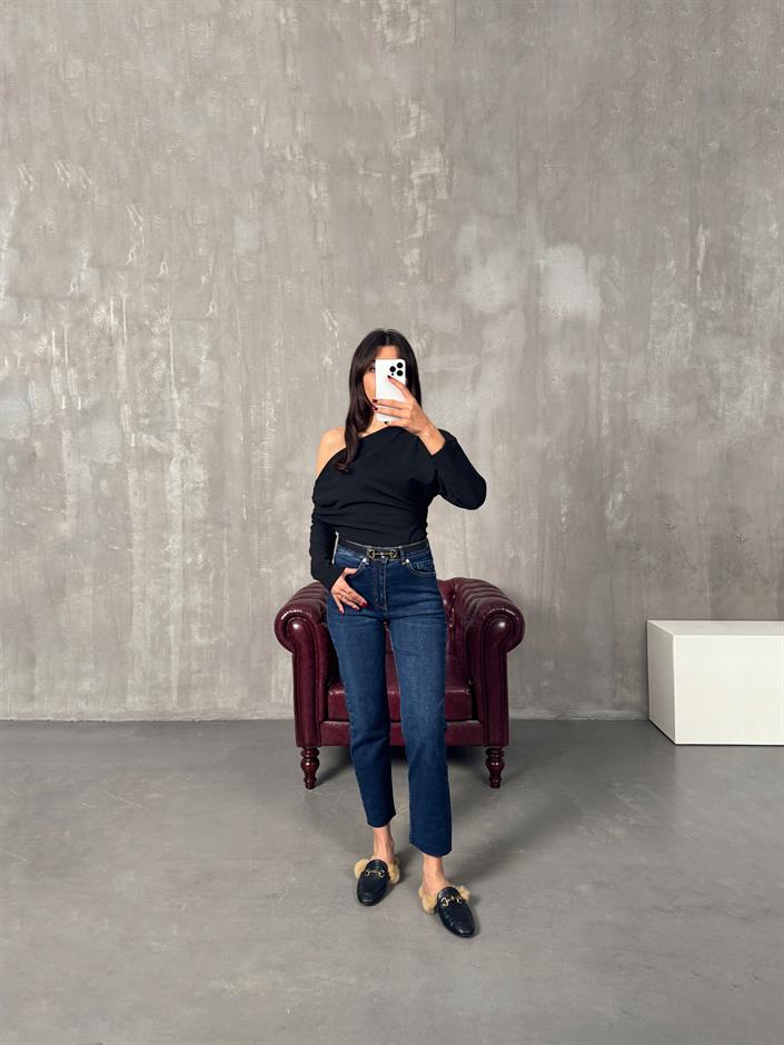 Benet Koyu Mavi ZR Kesik Paça Likralı Mom Jean