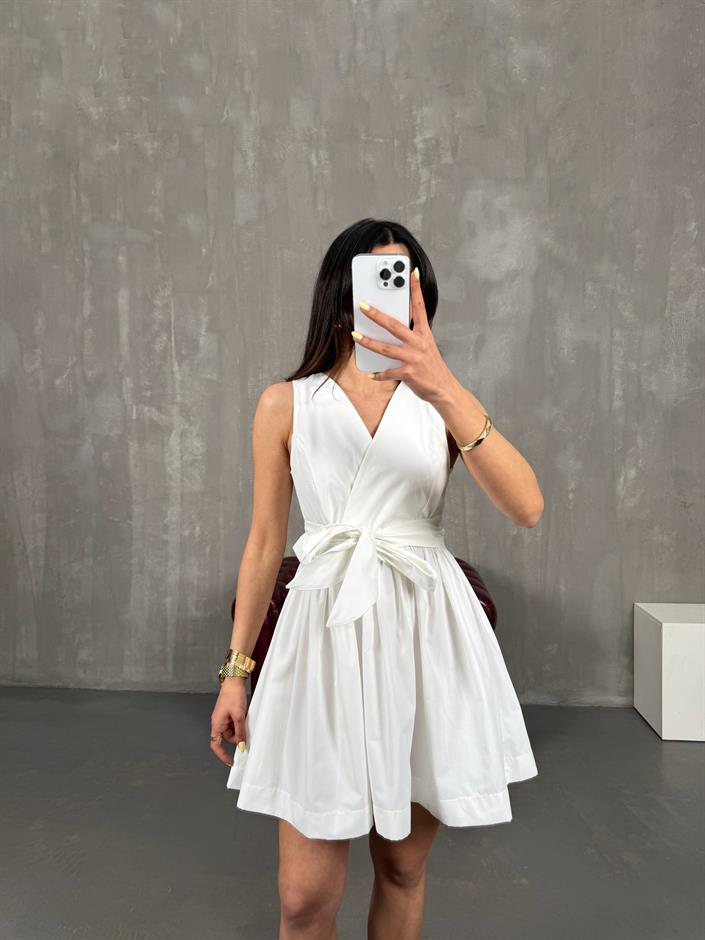 فستان أبيض بزنّار وياقة شكل V Gaus00137
