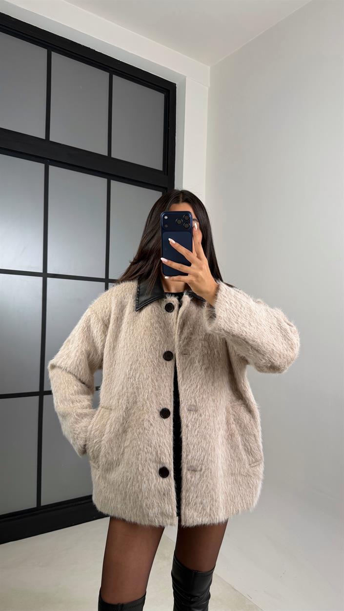 Ekru Deri Yaka Detaylı Astarlı Peluş Ceket GAUS-00595