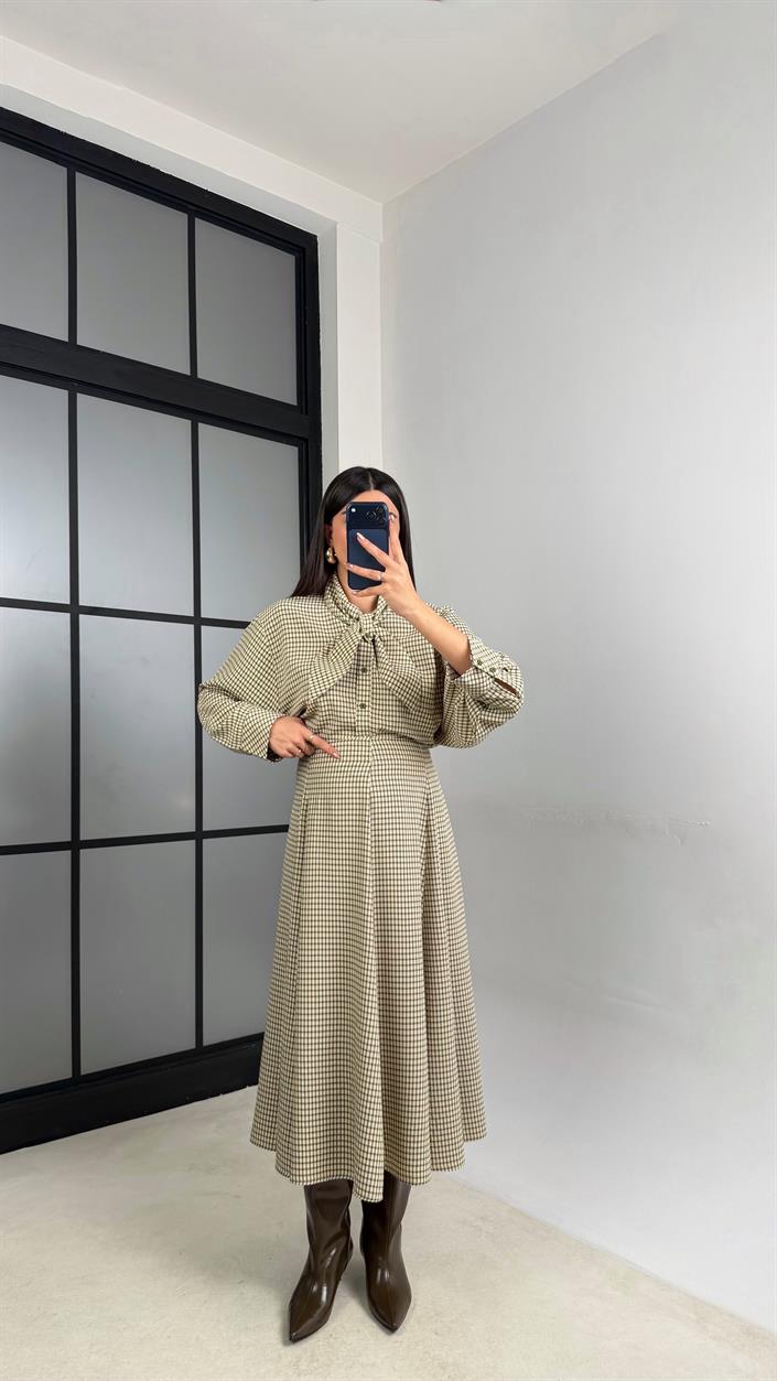 Yeşil Fular Detaylı Gömlek Etek İkili Ekoseli Takım GAUS-00980