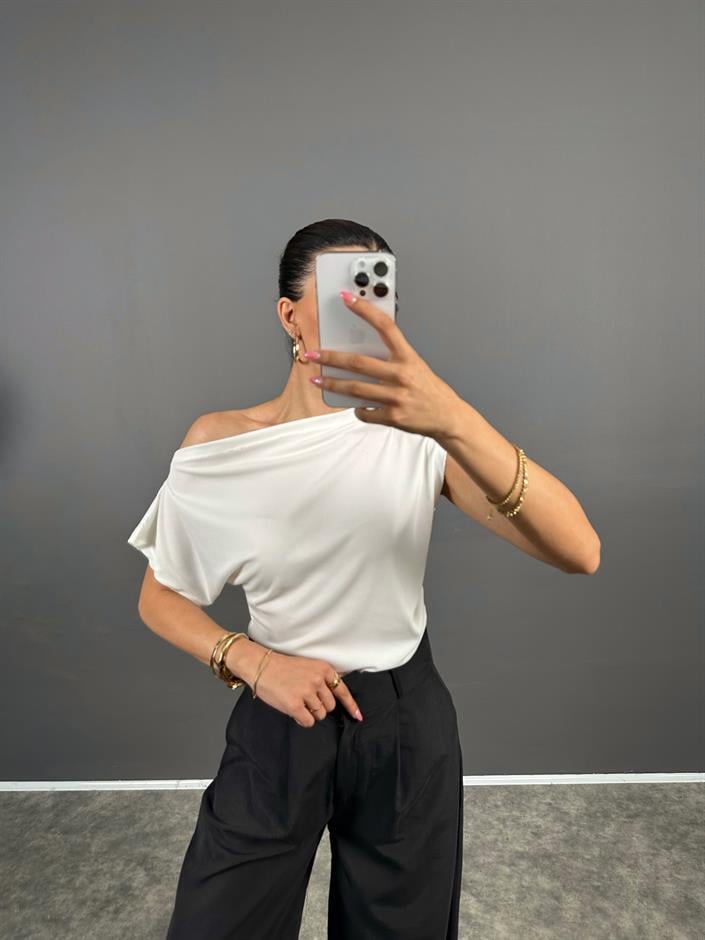 Esa Beyaz Kayık Yaka Büzgülü Fitilli Bluz