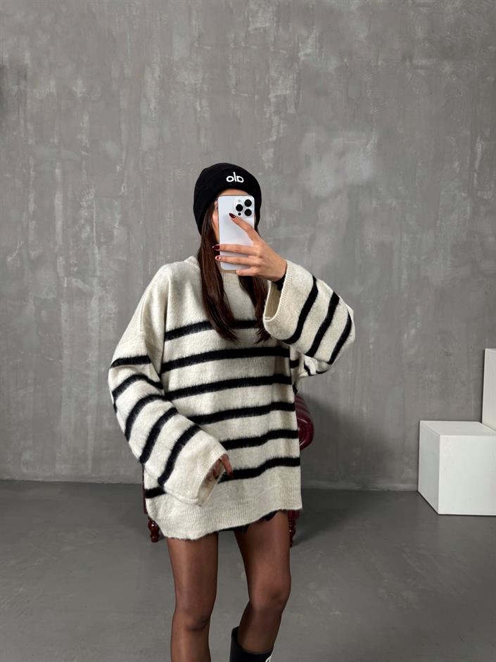 Femme Krem Çizgili Oversize Kazak