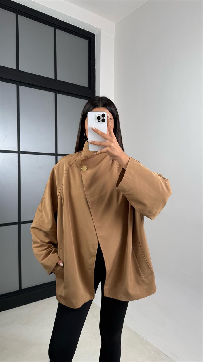 Camel Dik Yaka Cepli Astarlı Asimetrik Tasarım Trençkot GAUS-00476