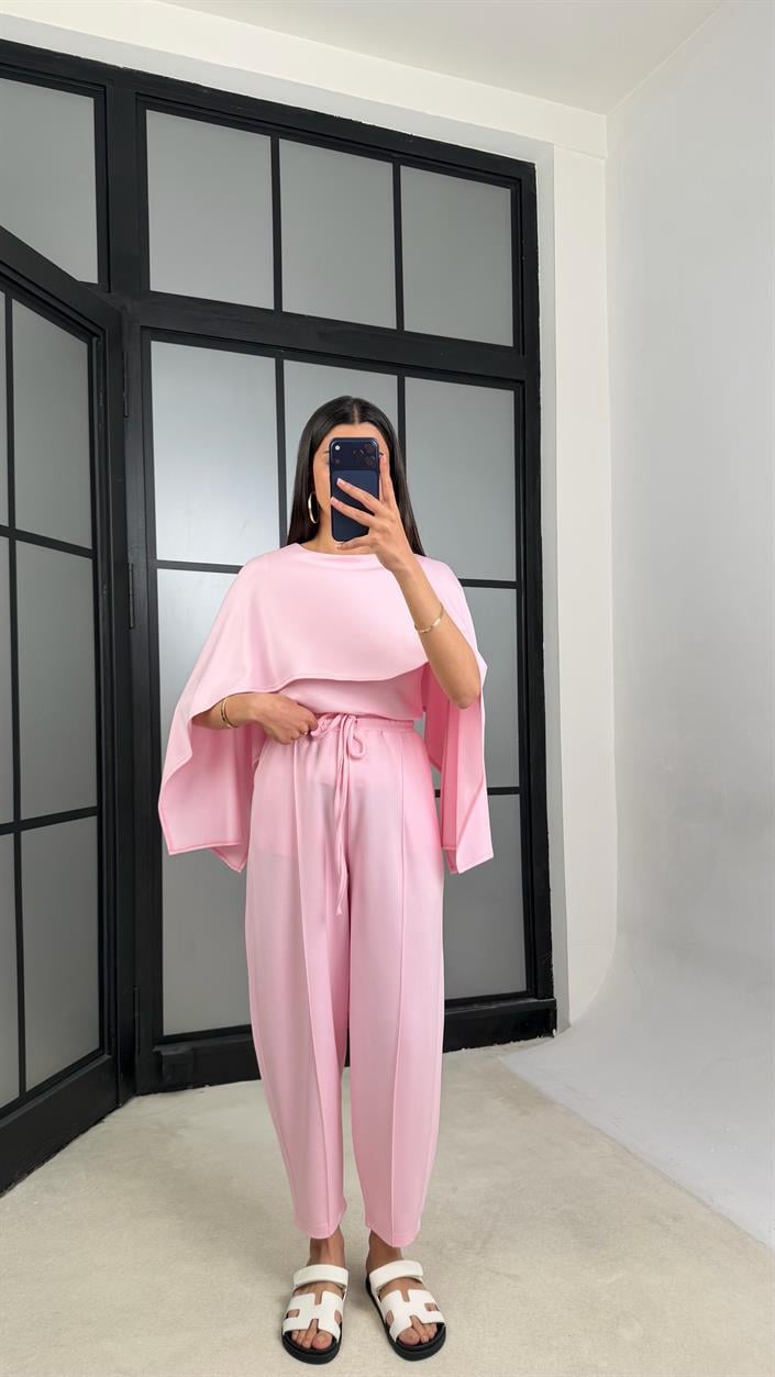 Pembe Pelerin Detaylı Bluz Beli Lastikli Pantolon İkili Tasarım Modal Takım GAUS-01499