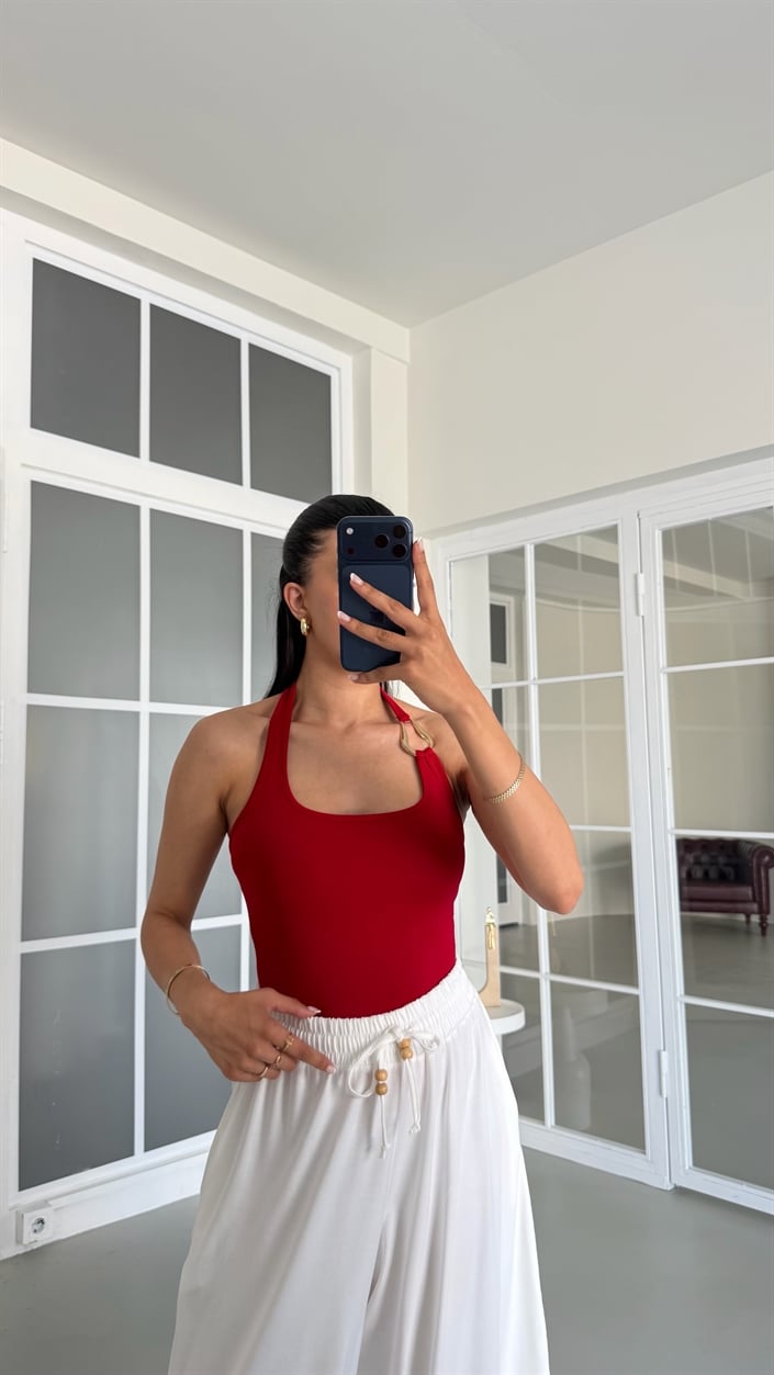 Kırmızı Halter Yaka Gold Toka Detaylı Bluz GAUS-01714