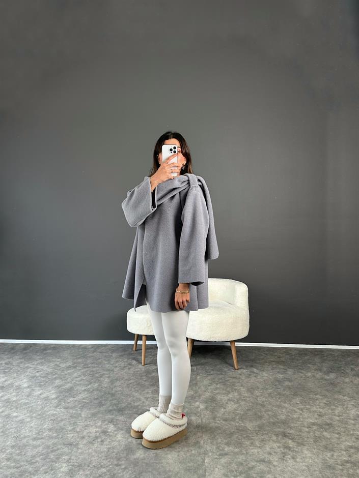 Almina Gri Atkılı Kaban 