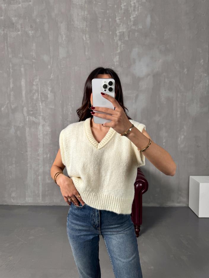 Bogi Ekru V Yaka Süveter