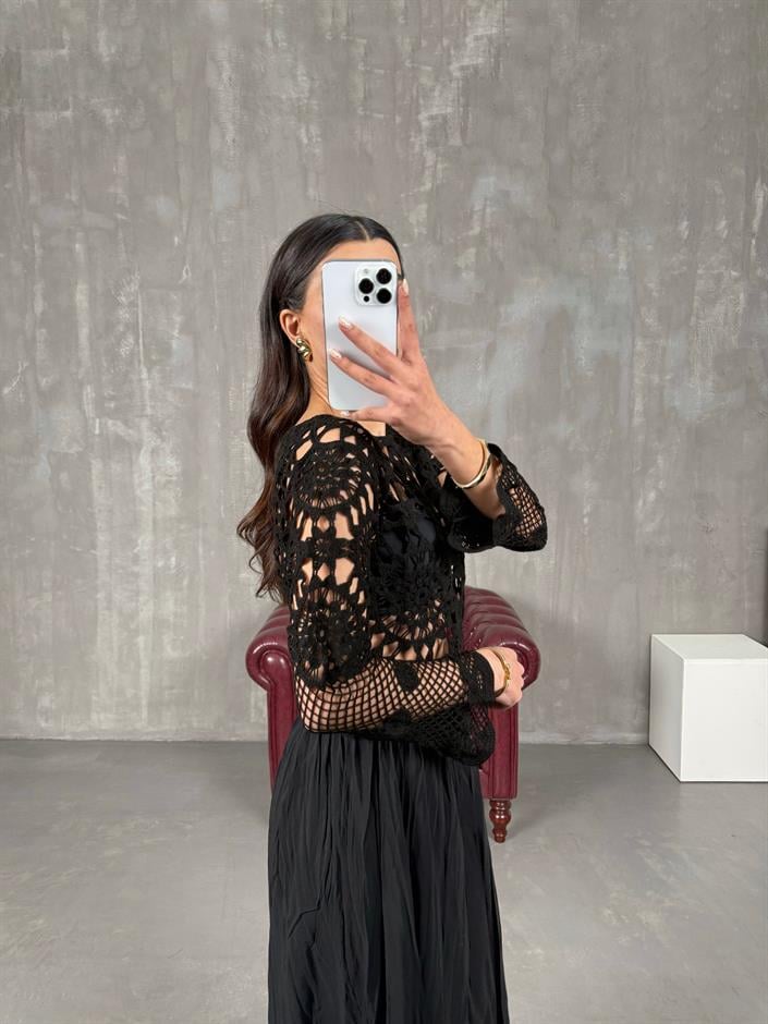 Jina Siyah İşlemeli Triko