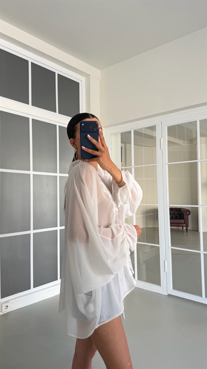 Beyaz Dantel Detaylı Transparan Bluz GAUS-01648