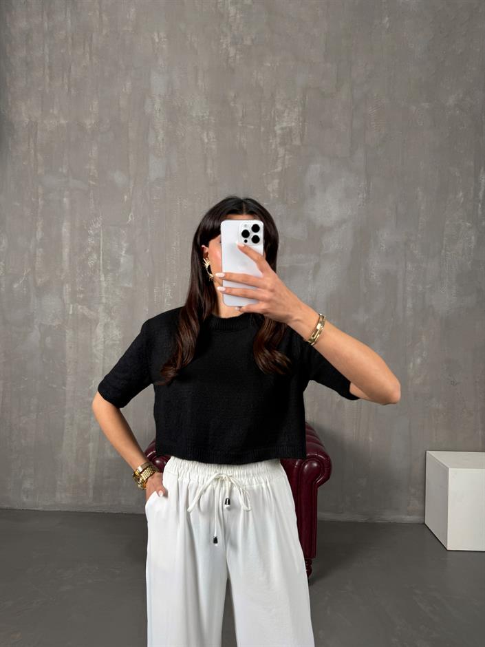 MNG Siyah Kısa Kol Crop Model Triko