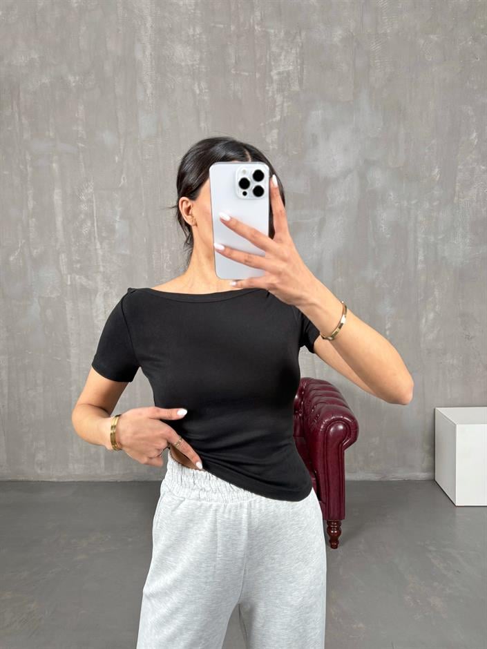 Nira Siyah Kayık Yaka Tshirt