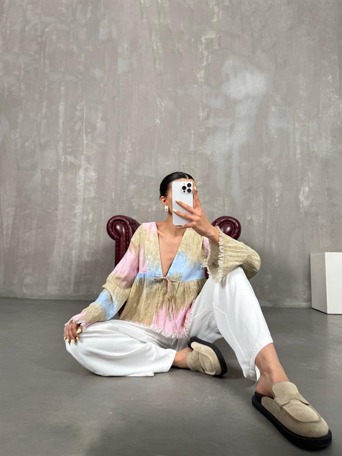 بلوزة لون وردي قماش موسلين بصبغة متعددة الألوان مع ربّاط أمامي Gaus00088